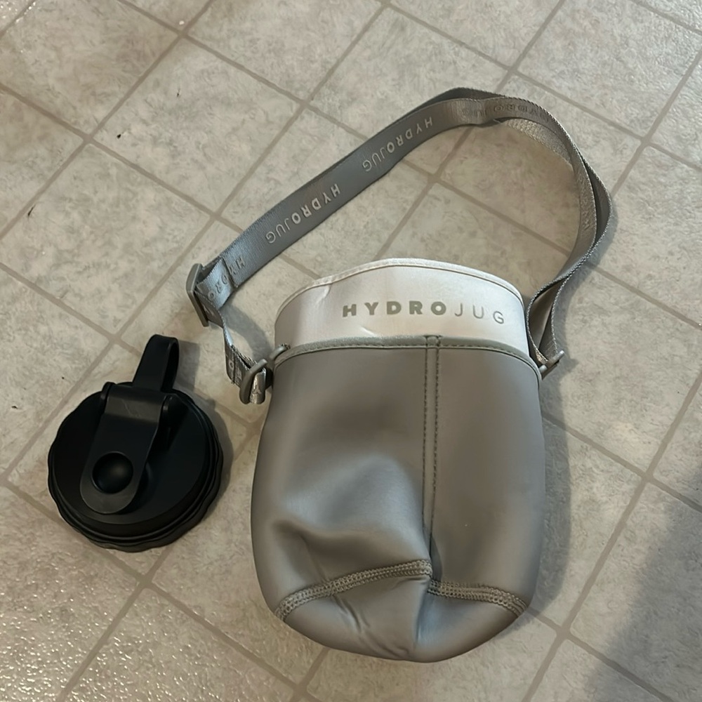 Hydrojug Green and‎ tan hydrojug sleeve extra black lid